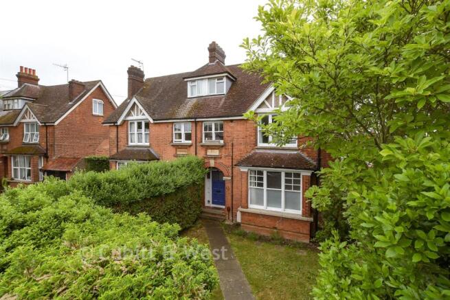 3 bed property, in Nutfield Road, £375,000