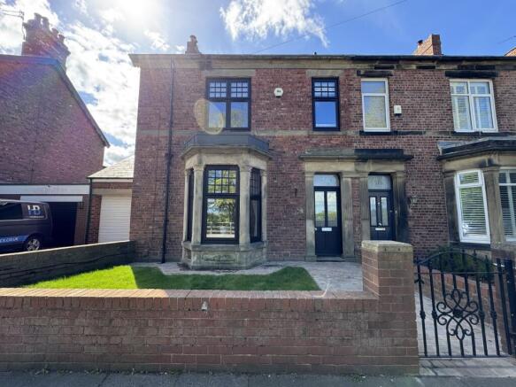 5 bed property, in Bede Burn Road, £390,000