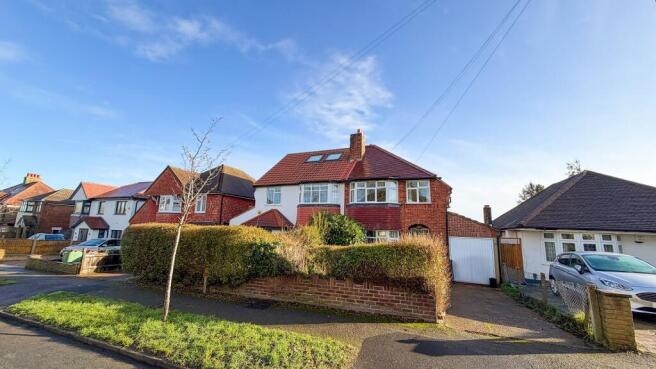 3 bed property, in Pine Ridge, £575,000