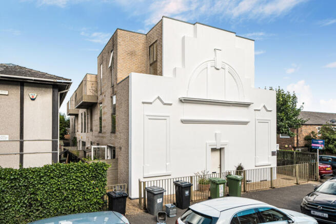 2 bed property, in Wastdale Road, £380,000