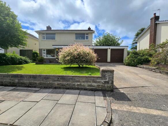 4 bed property, in Parklands, £599,950