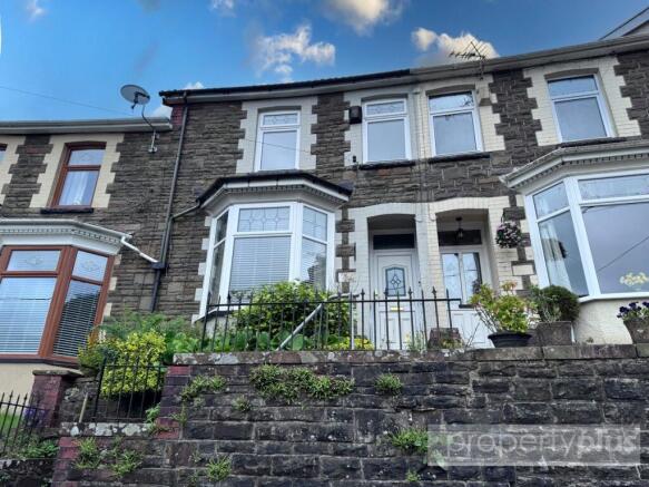 3 bed property, in Llyn Crescent, £115,000
