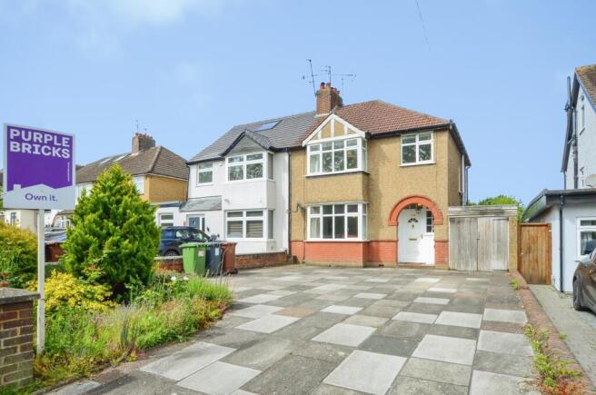 3 bed property, in Little Bushey Lane, £699,950