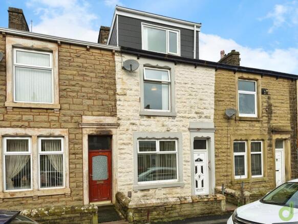 3 bed property, in Fountain Street, £115,000