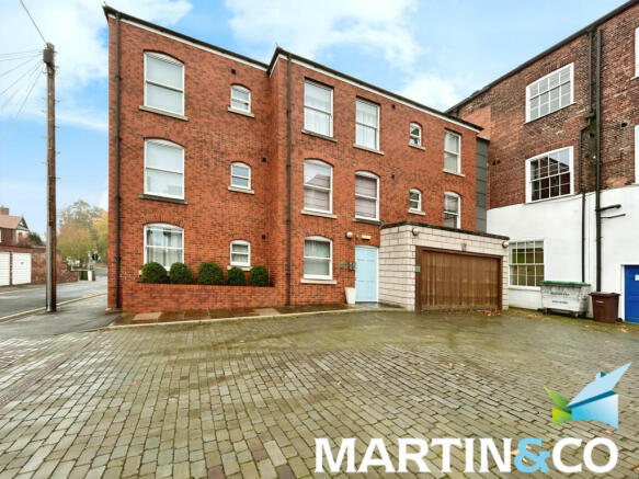 1 bed property, in St Johns House, £125,000