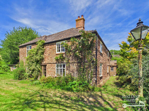 4 bed property, in Dashwoods Lane, £450,000