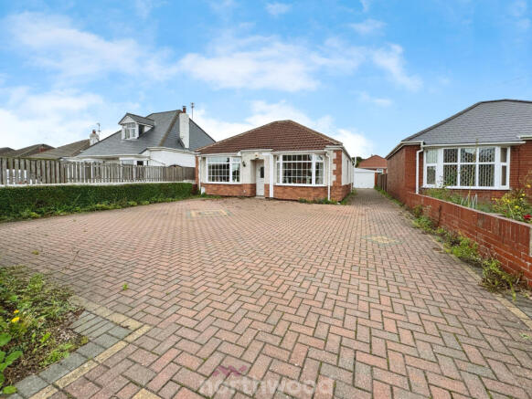 2 bed property, in Kirton Lane, £180,000