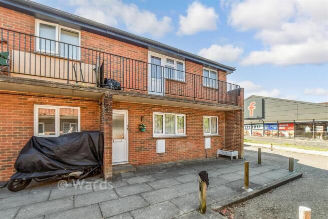 1 bed property, in Old Park Avenue, £125,000