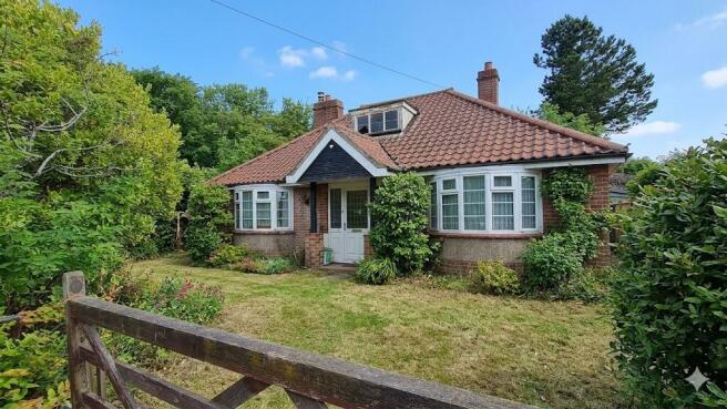 2 bed property, in 16 Knowle Road, £90,000