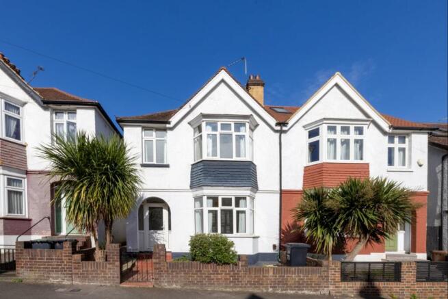 3 bed property, in Ermine Road, £750,000