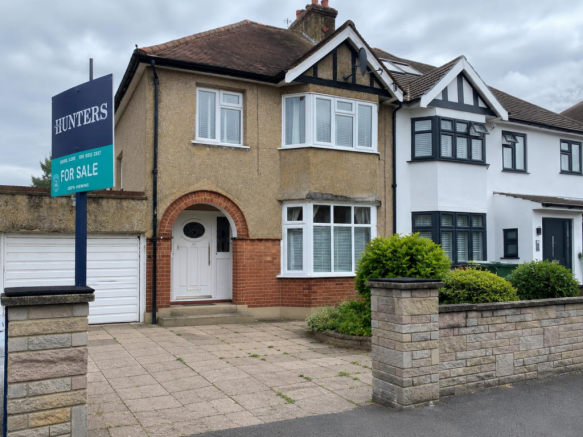3 bed property, in Courtenay Road, £650,000