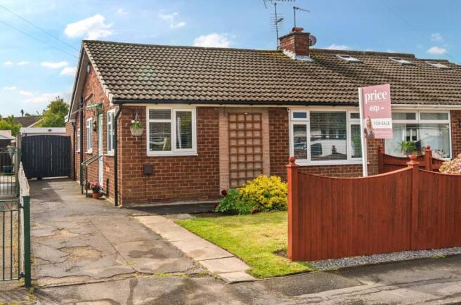 3 bed property, in Cheviot Close, £290,000