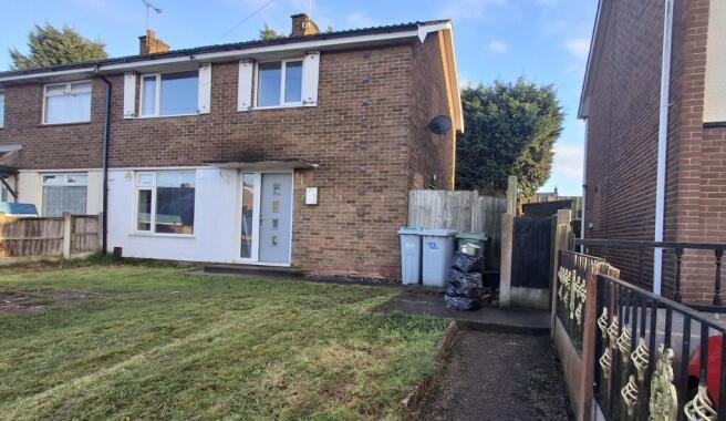 3 bed property, in Chestnut Drive, £150,000