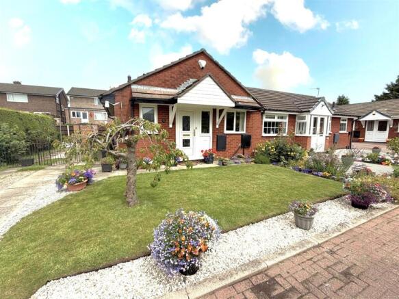 1 bed property, in Brook Meadow, £170,000