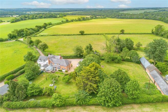 5 bed property, in Ibworth, £695,000