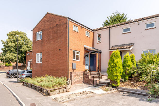 2 bed property, in Greystoke Gardens, £315,000