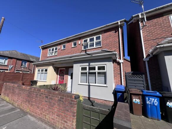 2 bed property, in Gorton Road, £235,000