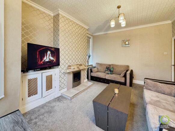 3 bed property, in Every Street, £160,000