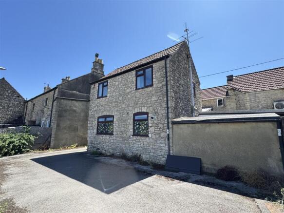 2 bed property, in Bath Road, £199,950