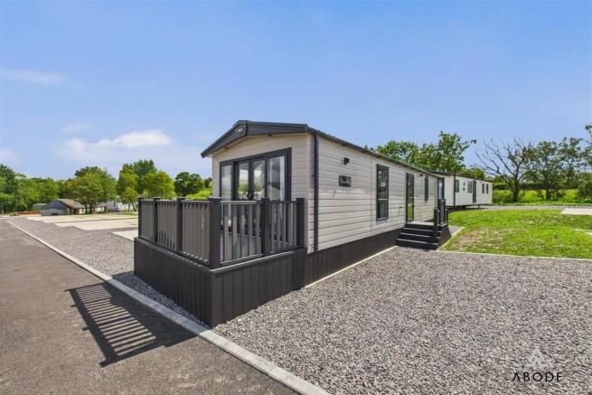 2 bed property, in Cauldon Low, £79,999