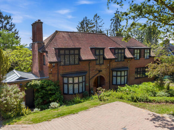 4 bed property, in The Ridgeway, £1,799,995