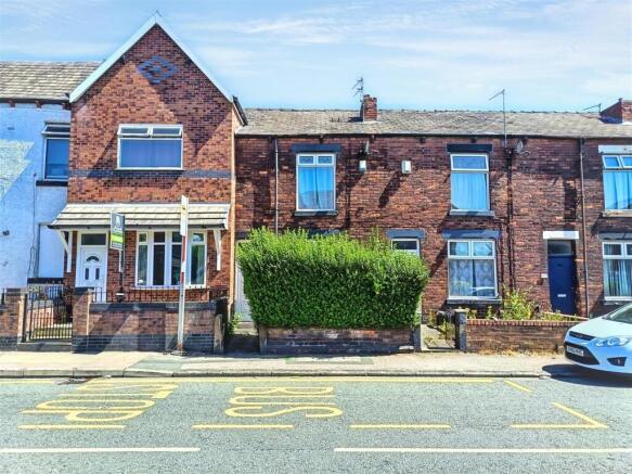 3 bed property, in Walthew Lane, £110,000