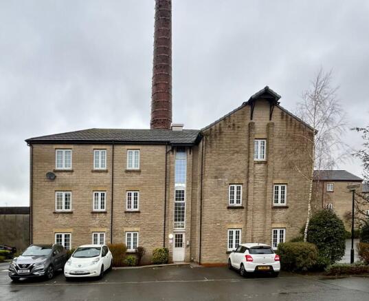 2 bed property, in Langwood Court, £85,000