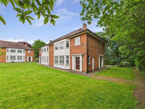 2 bed property, in Elmfield Avenue, £200,000