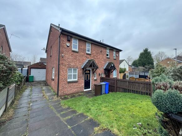 2 bed property, in Ellen Wilkinson Crescent, £210,000