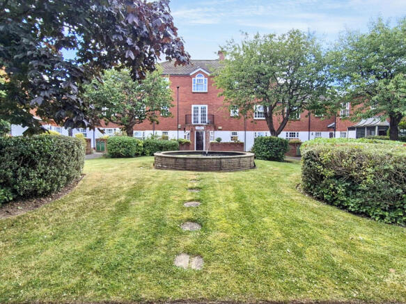 1 bed property, in Brock Farm Court, £125,000