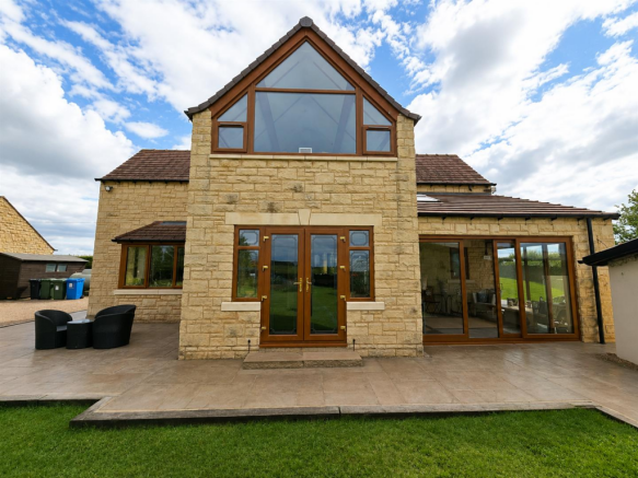 4 bed property, in Old London Road Babworth, £725,000