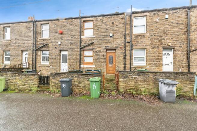 2 bed property, in Croft Street, £110,000
