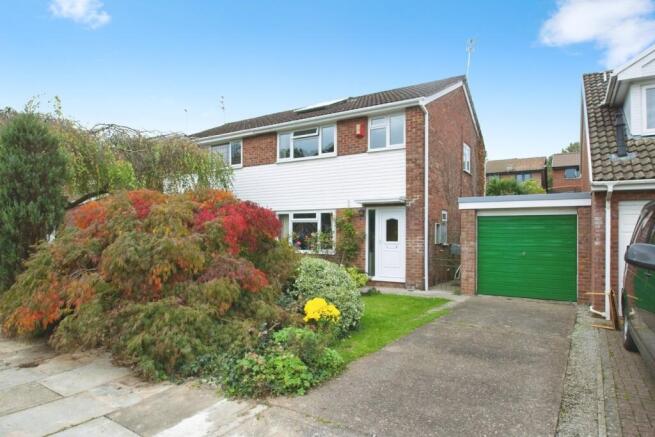 3 bed property, in Parc Y Fro, £305,000