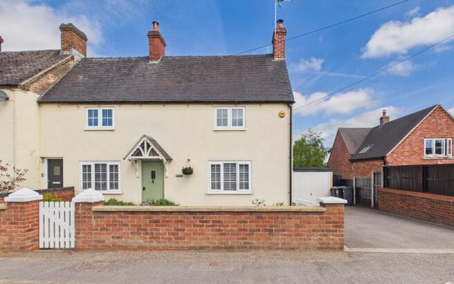 4 bed property, in Main Road, £350,000