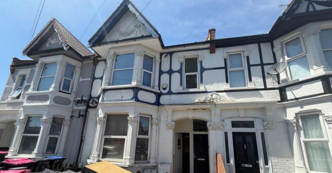 2 bed property, in 5 Beedell Avenue, £150,000