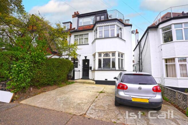 1 bed property, in Ailsa Road, £110,000
