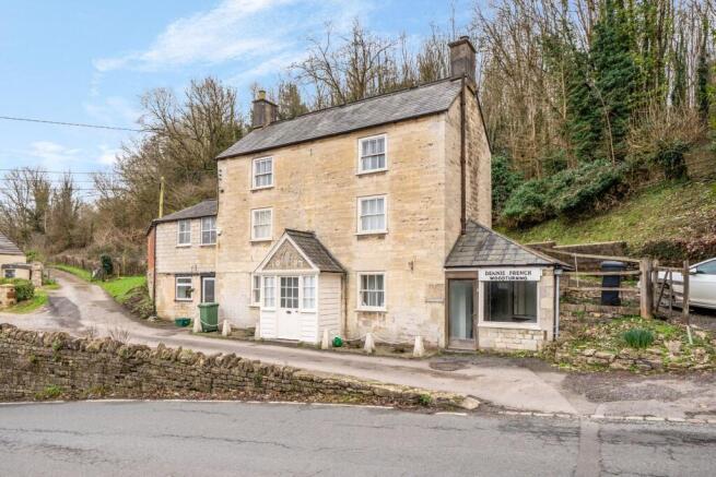 3 bed property, in Brimscombe Hill, £375,000