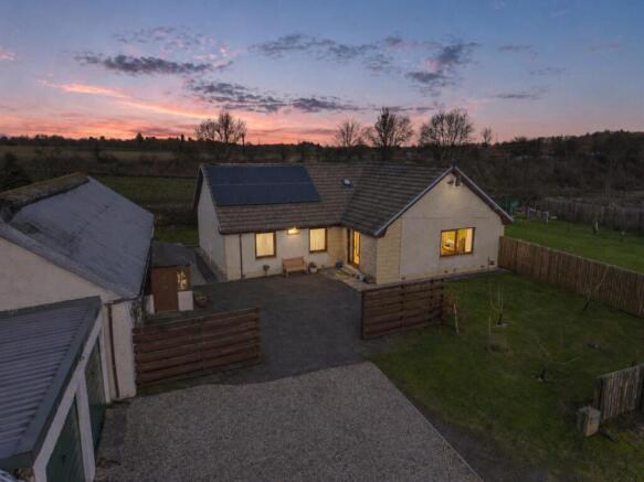 4 bed property, in Alyth Road, £350,000