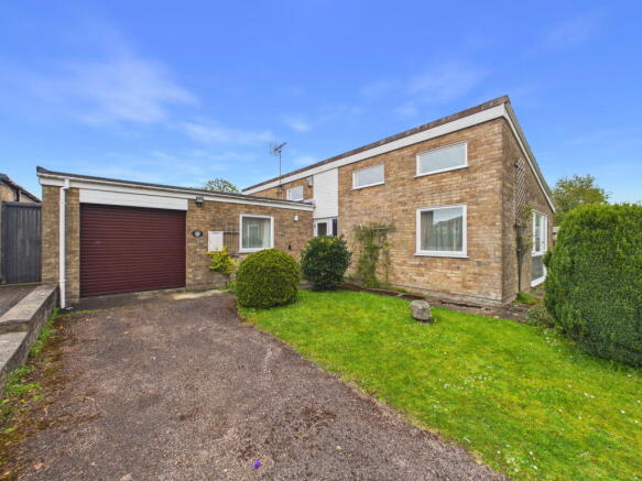 3 bed property, in Forsdene Walk, £300,000