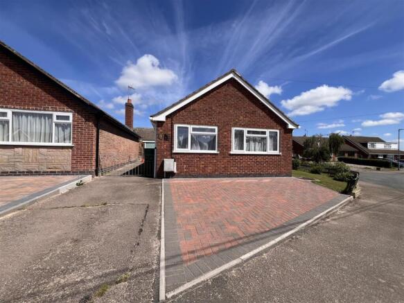 2 bed property, in Nursery Close, £274,950