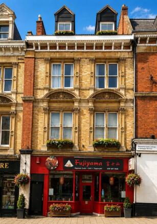 1 bed property, in Regent Street, £290,000