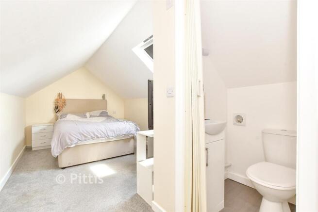 4 bed property, in Martine Close, £345,000