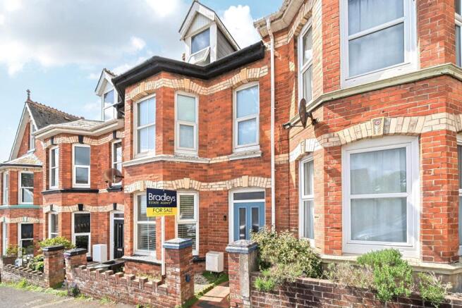 4 bed property, in Grove Crescent, £315,000