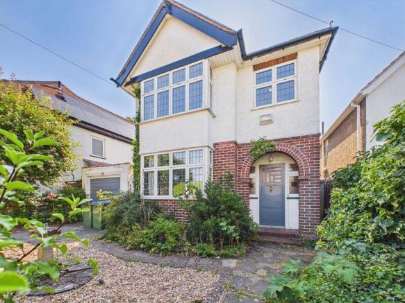 3 bed property, in Riverside Avenue, £950,000