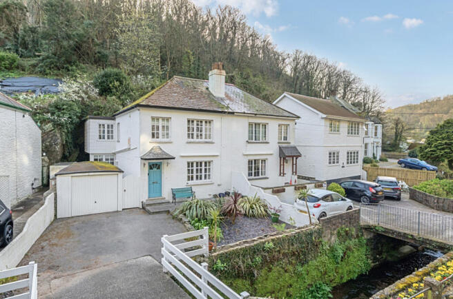 3 bed property, in The Coombes, £375,000