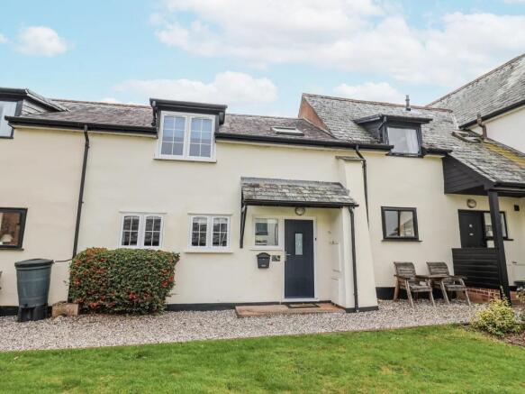 3 bed property, in Drupe Farm Court, £315,000