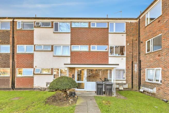 1 bed property, in Cliftonville Court, £120,000