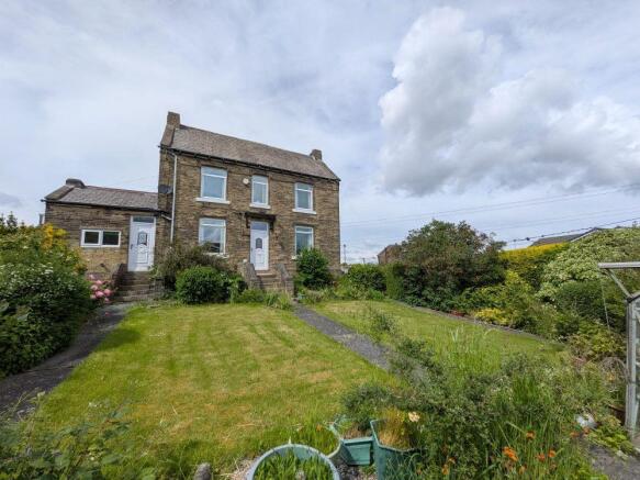 2 bed property, in Sunny Bank, £185,000