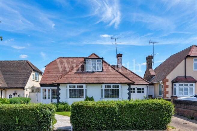 4 bed property, in Sanderstead Avenue, £1,050,000