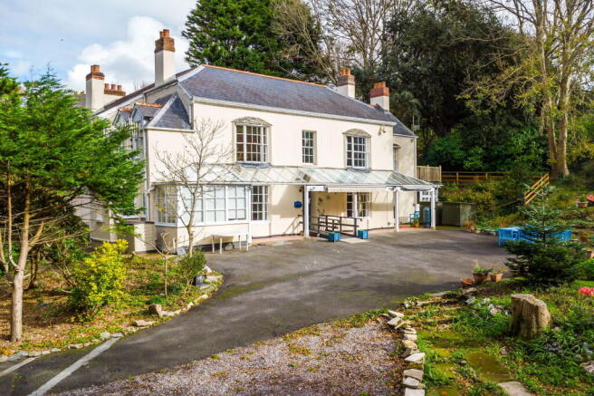 8 bed property, in Langleigh Road, £1,000,000